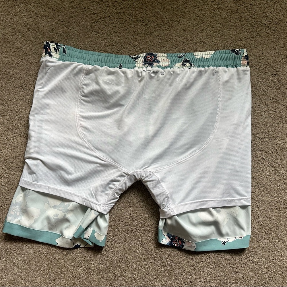 Abercrombie & Fitch Aqua and White Swim Trunks Floral Design XXL NWOT Never Worn - Picture 7 of 8